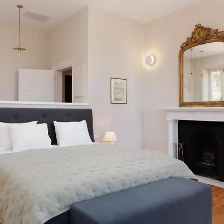 The Consulate شقة