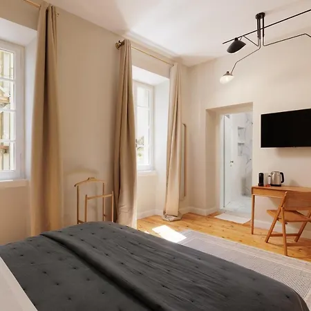 The Consulate شقة